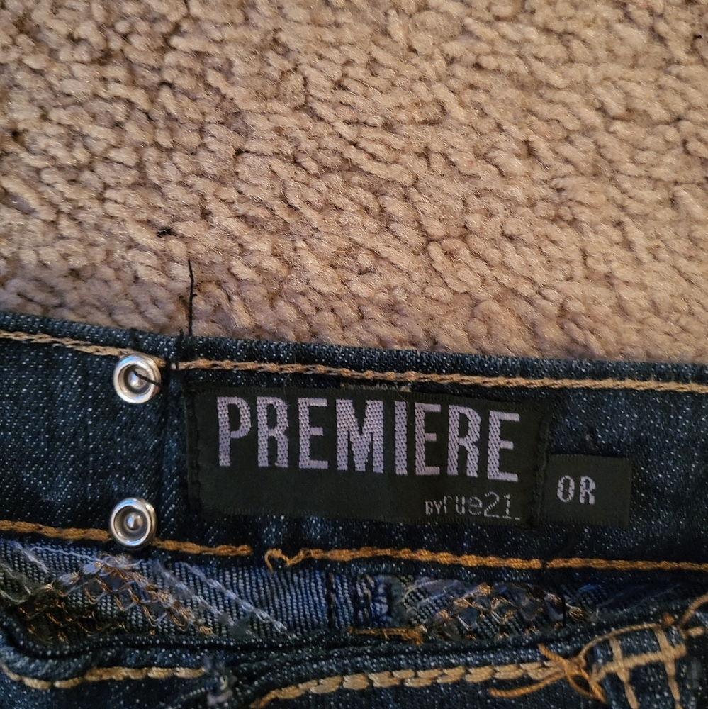 Beautiful Rue 21 Premier Slimboot Jeans With Gold Design, Size 0R. - Picture 6 of 7